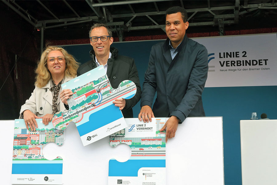 Özlem Ünsal Senatorin für Bau, Mobilität und Stadtentwicklung, Thorsten Harder Technischer Vorstand der Bremer Straßenbahn AG und  Rick Graue Leiter des Amts für Straßen und Verkehr